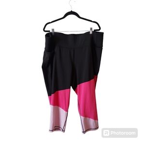 *Livi Black Pink Color Block Workout Athletic Leggings With Mesh Detail Capri